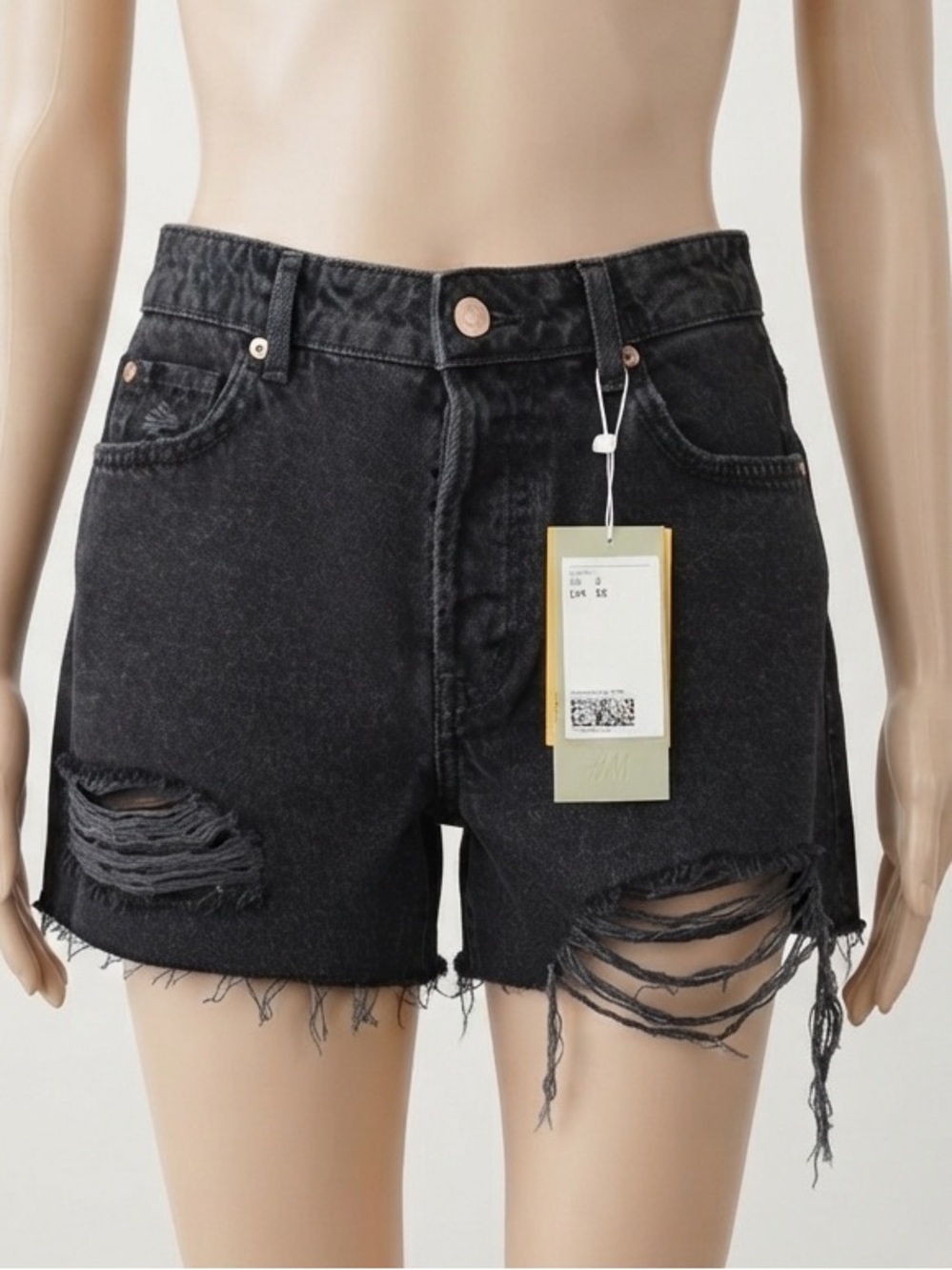 NWT H&M '90s Boyfriend Shorts in distressed black denim Women’s Size 0